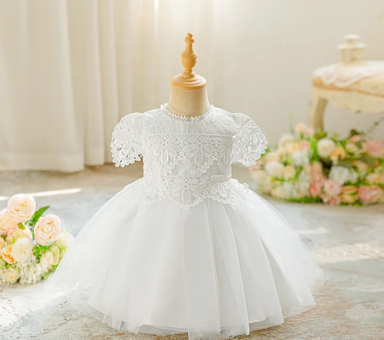 Vestido Blanco con Renda y tul