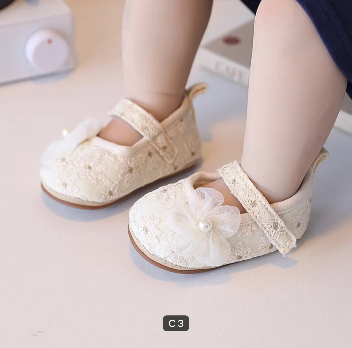 Acc. Zapatito para bebé de renda y flores