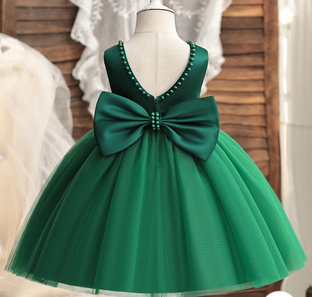 Vestido elegante de tul con detalles en perlitas