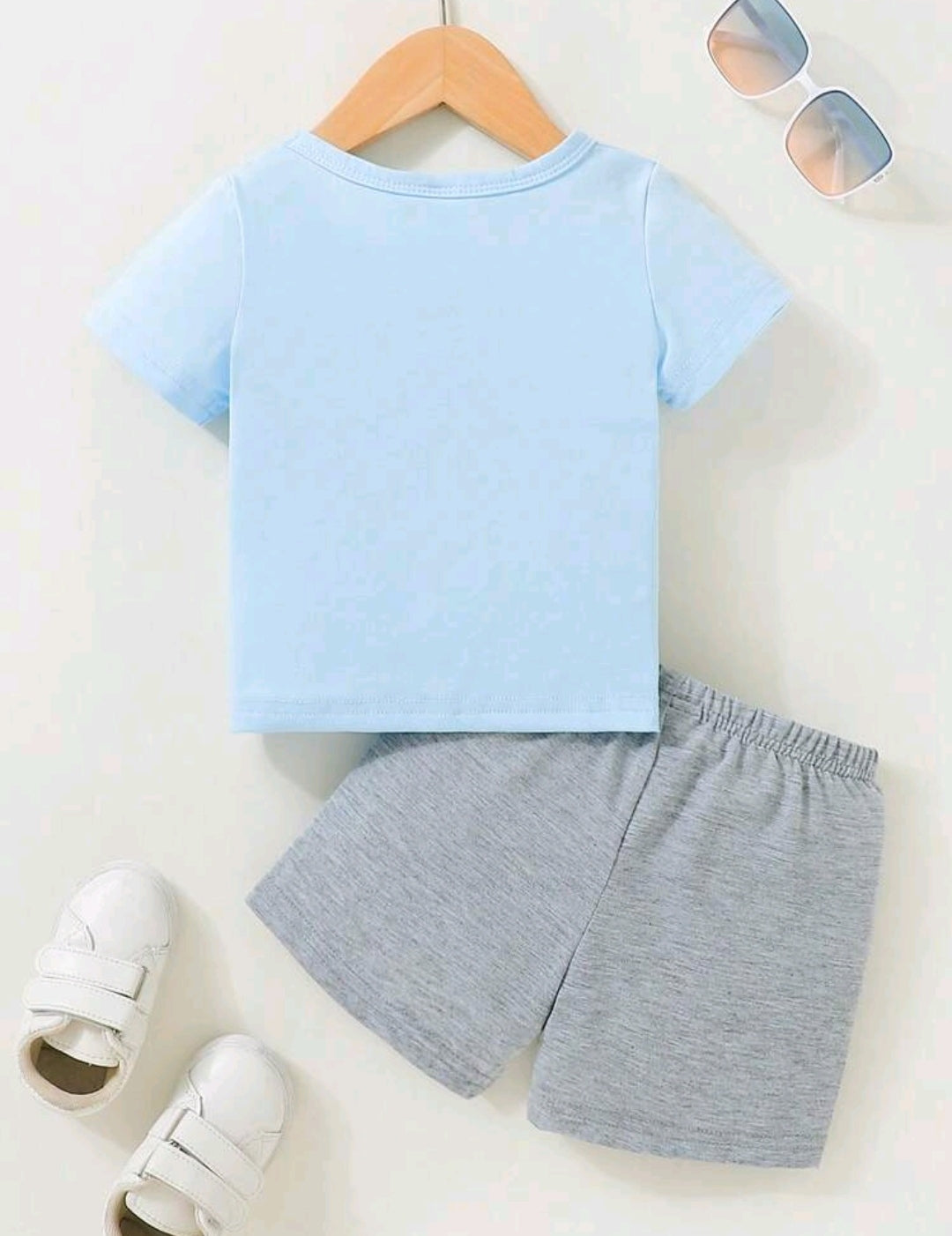 Remera con estampa de gato + short