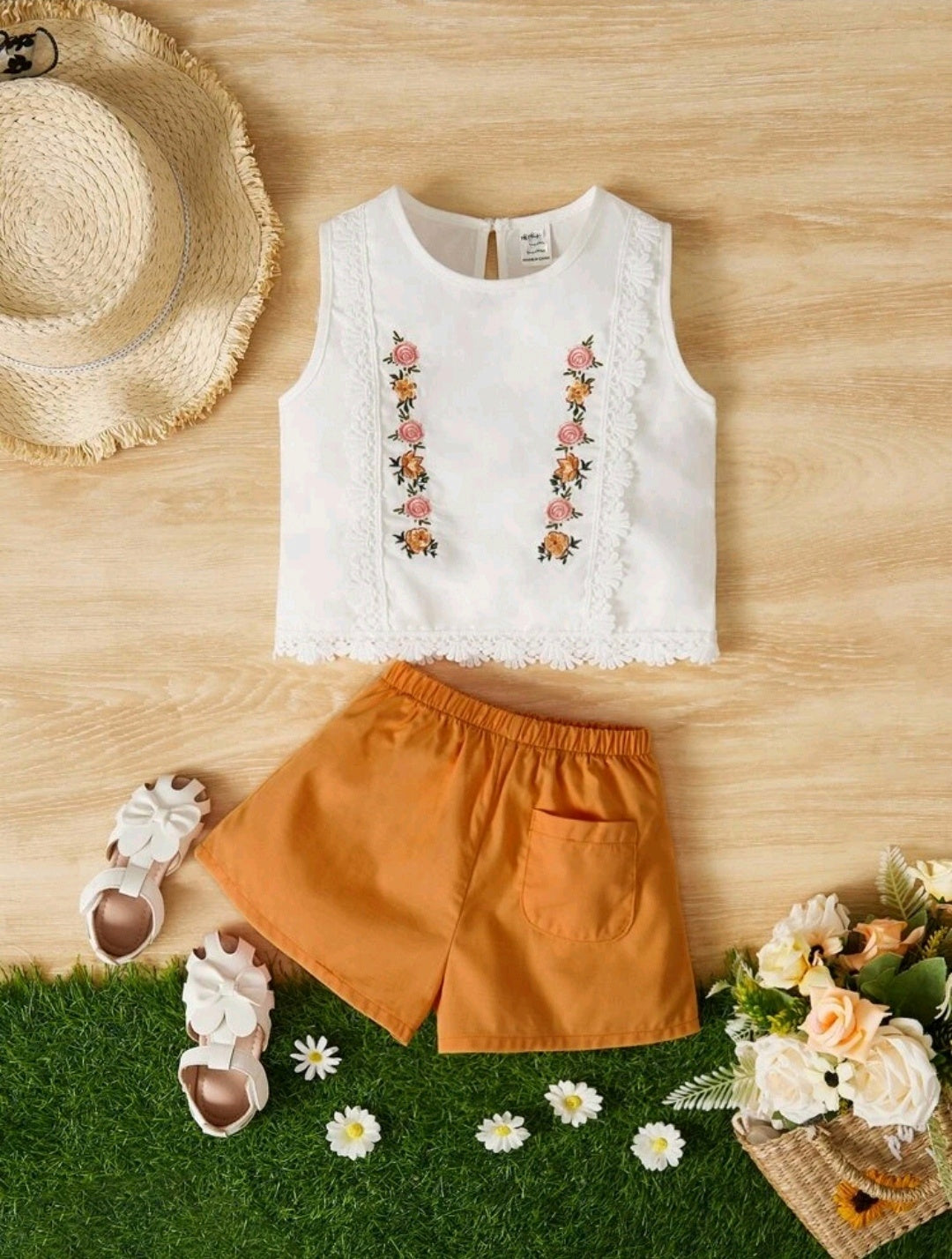Blusa con bordados floral + short