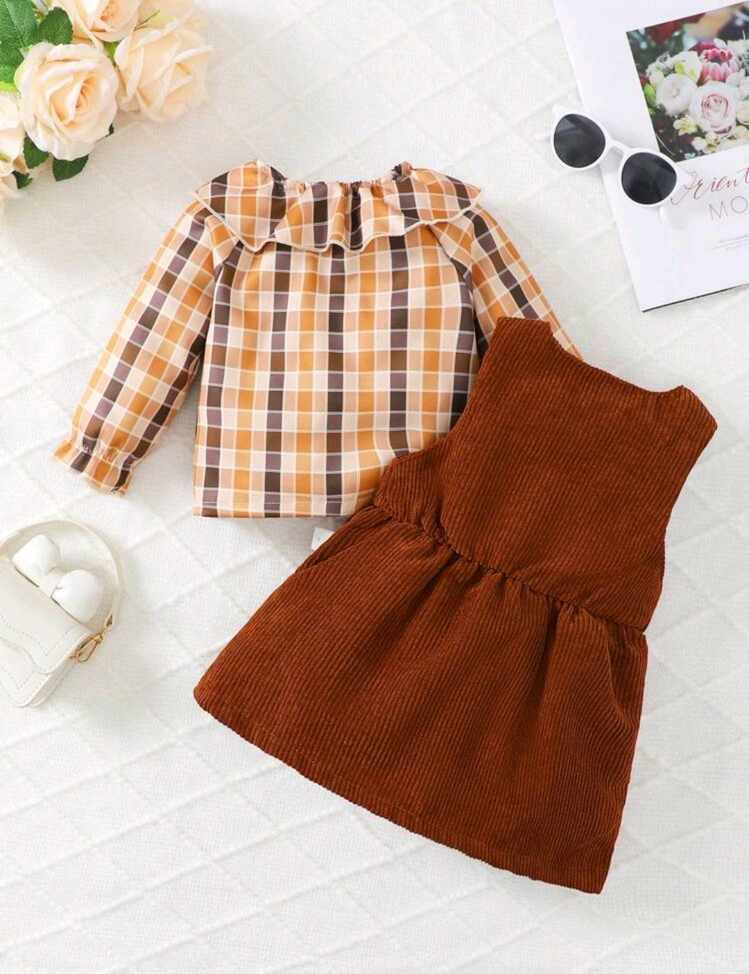 Camisa mangas largas a cuadro + vestido overol