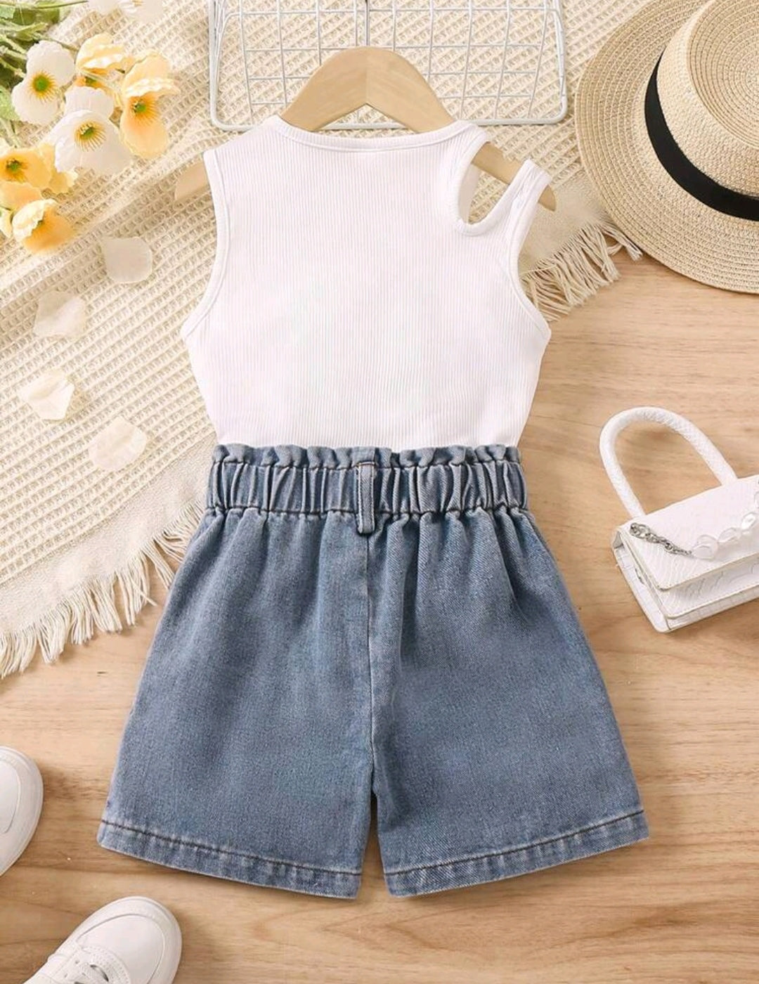 Blusa monocromática+ short de Jeans