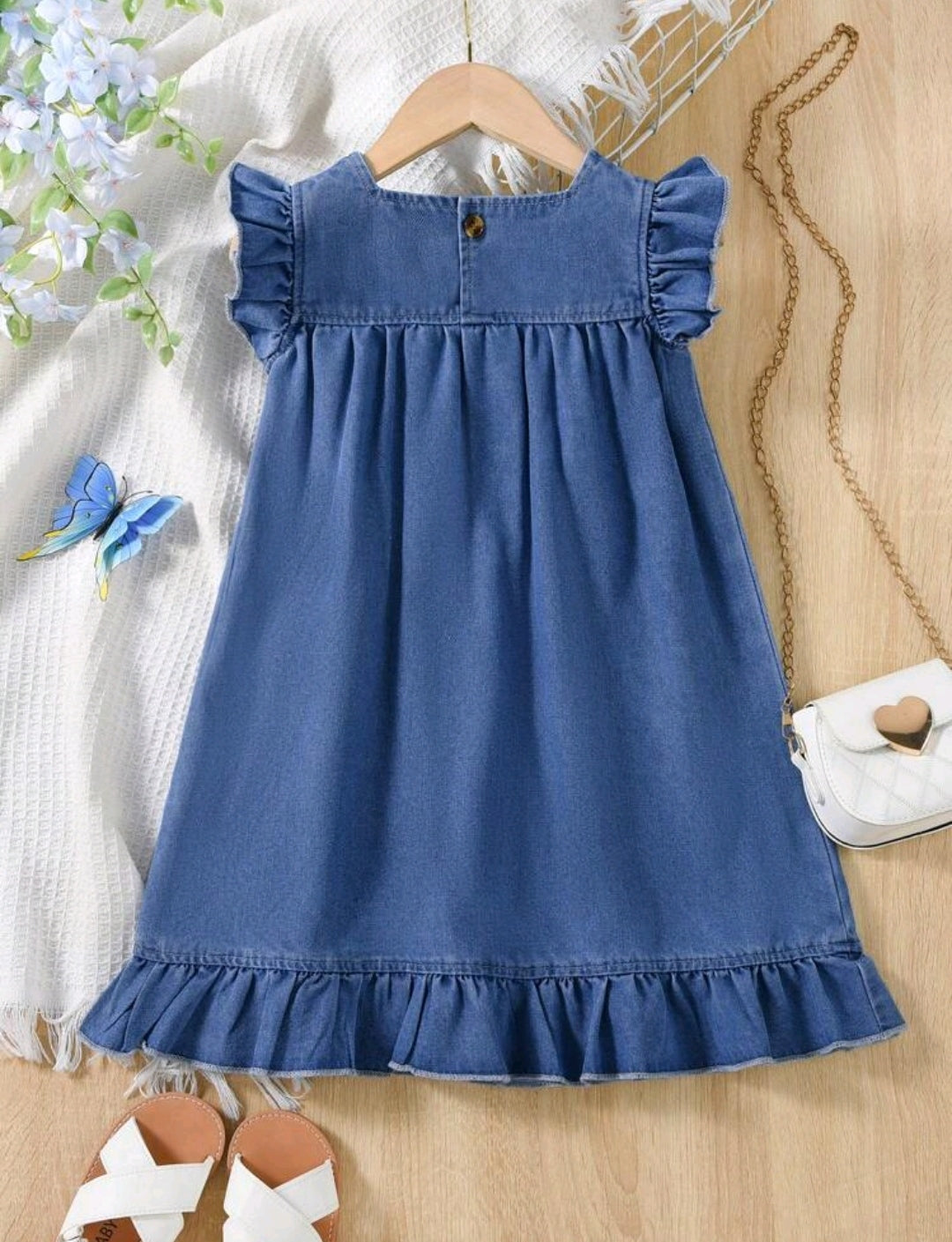 Vestido de jeans con bordados floral