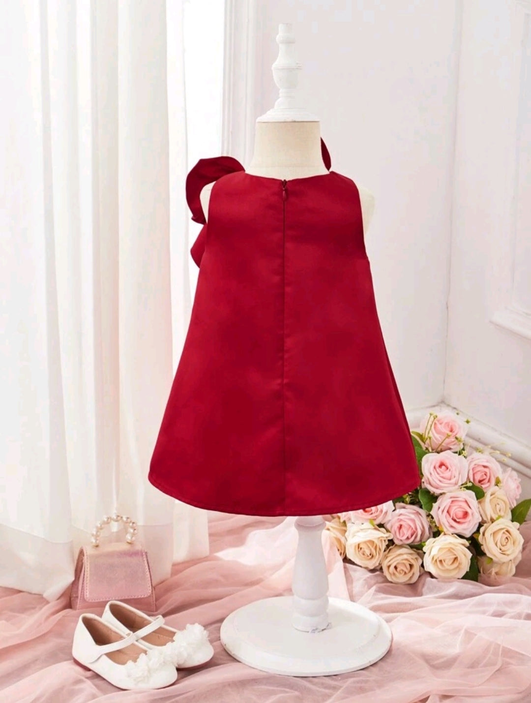 Vestido chic con detalles en moño