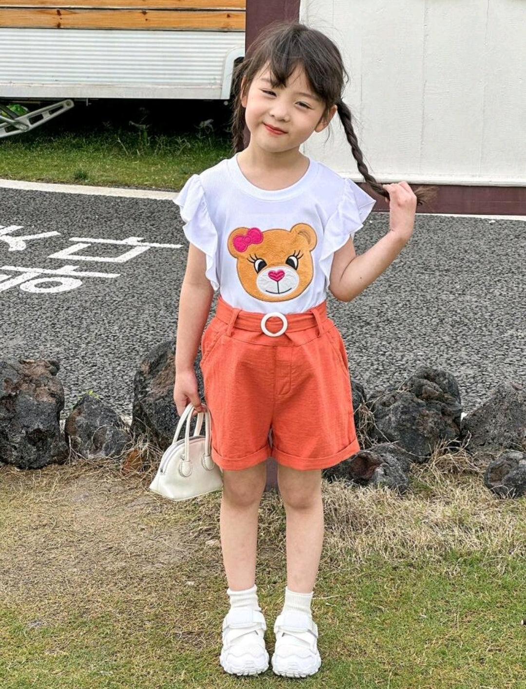 Blusa con diseño de osito + short con cinturón