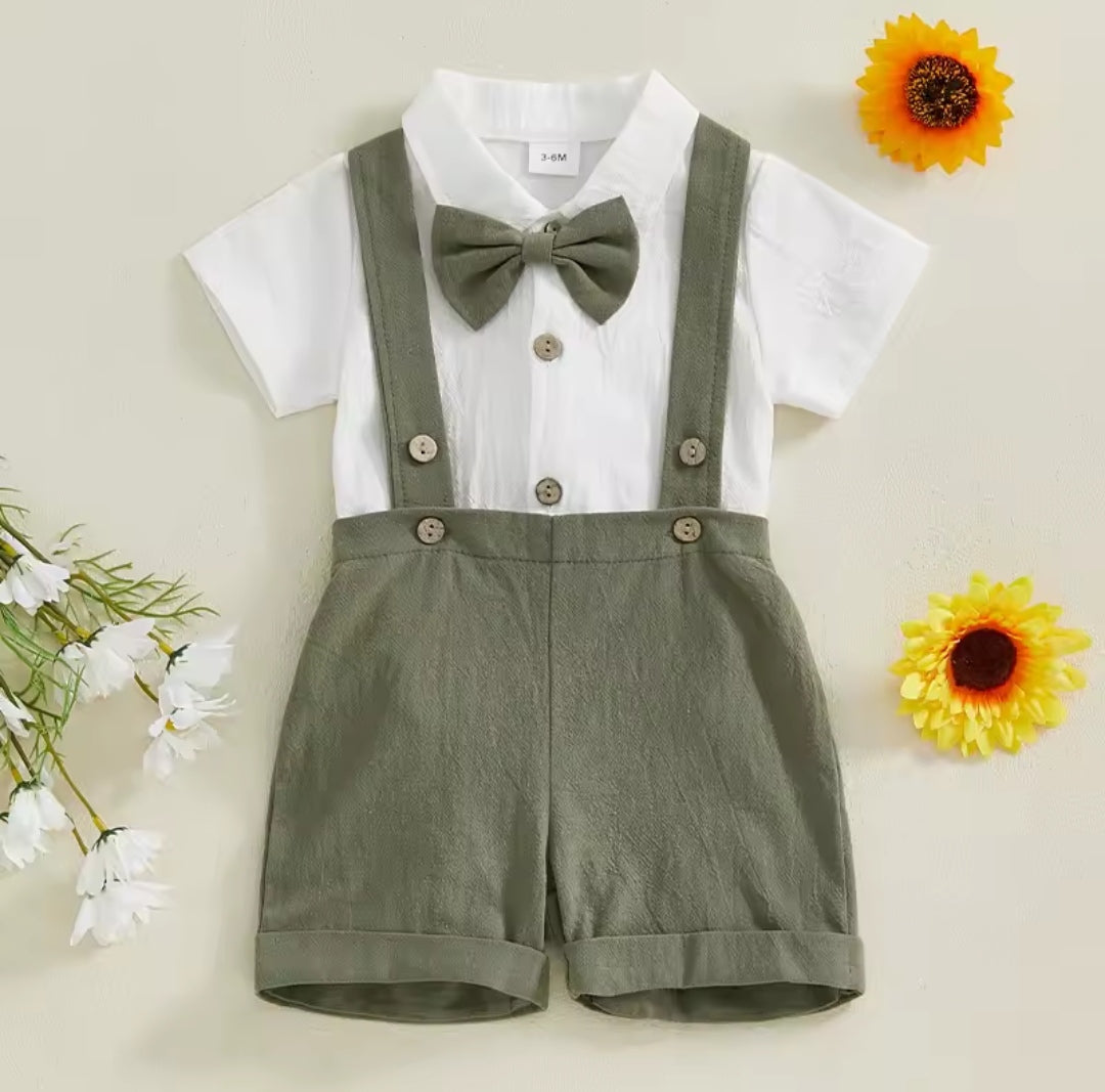 Body de lino con moño y short con tirantes