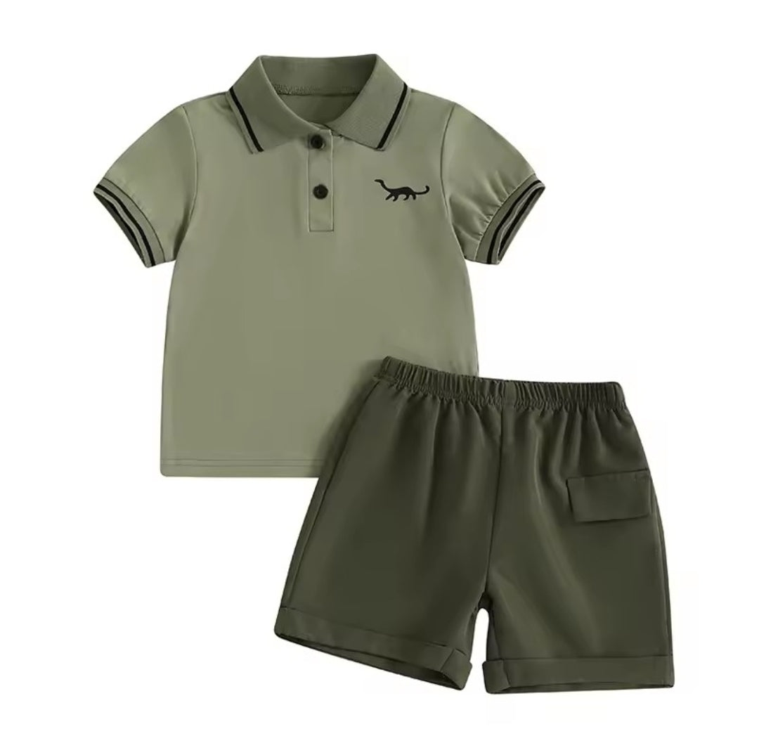 Remera con cuello tipo polo + short