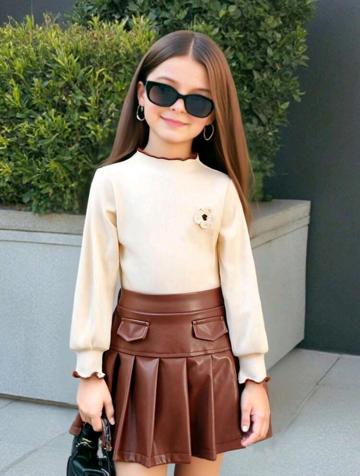 Mangas Largas acanalado + falda plisada de cuerina