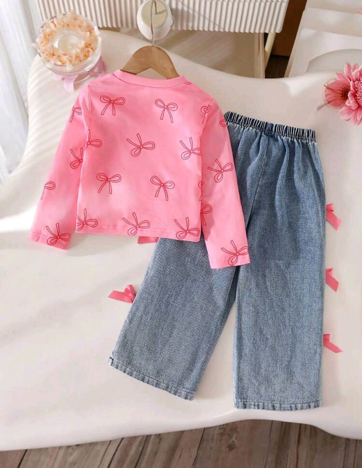 Mangas largas con estampado de moños+ pantalón de Jeans