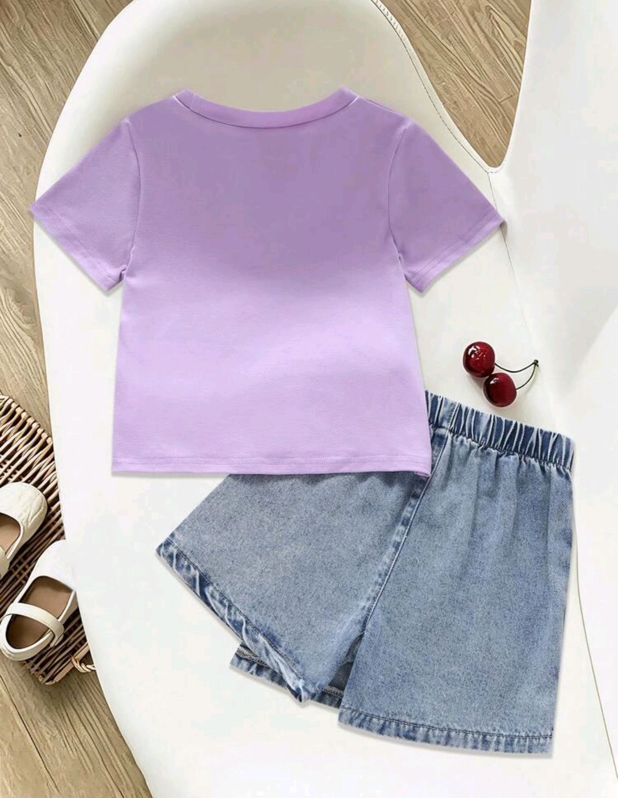 Remera con estampa + short pollera de Jeans con flores