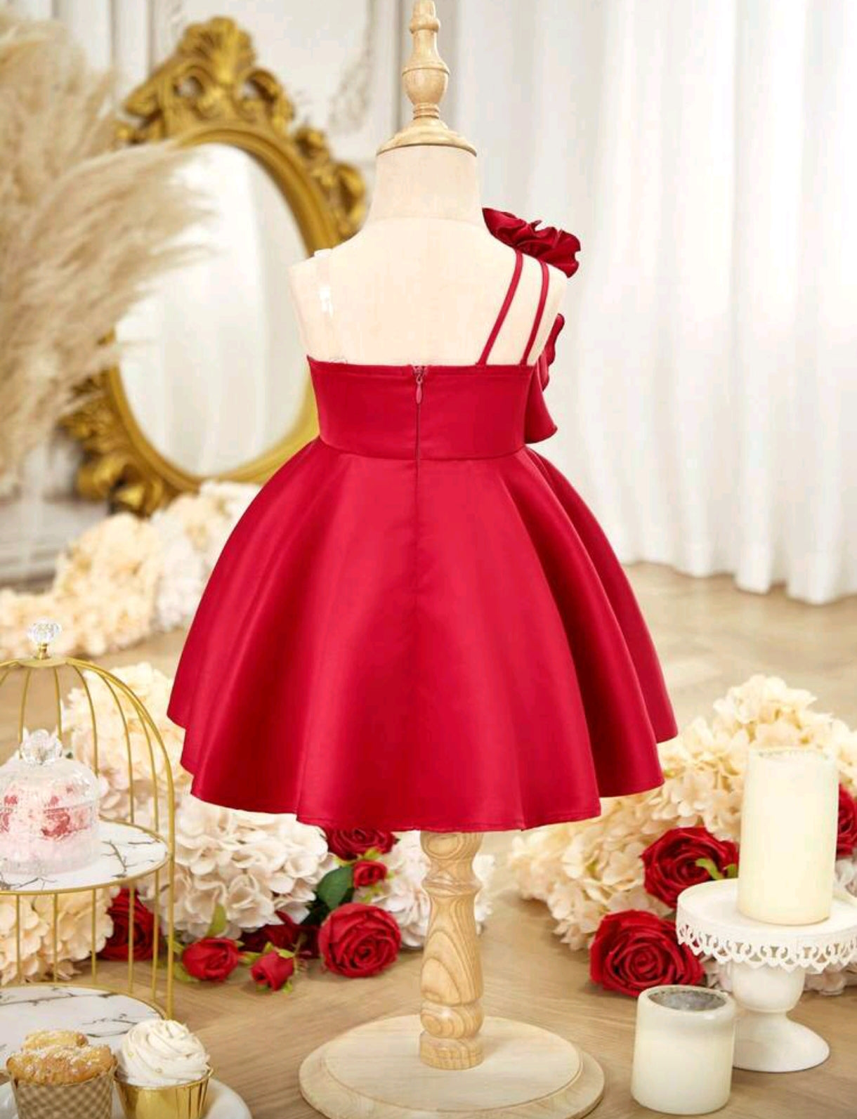 Vestido Elegante de Mangas Asimetricas