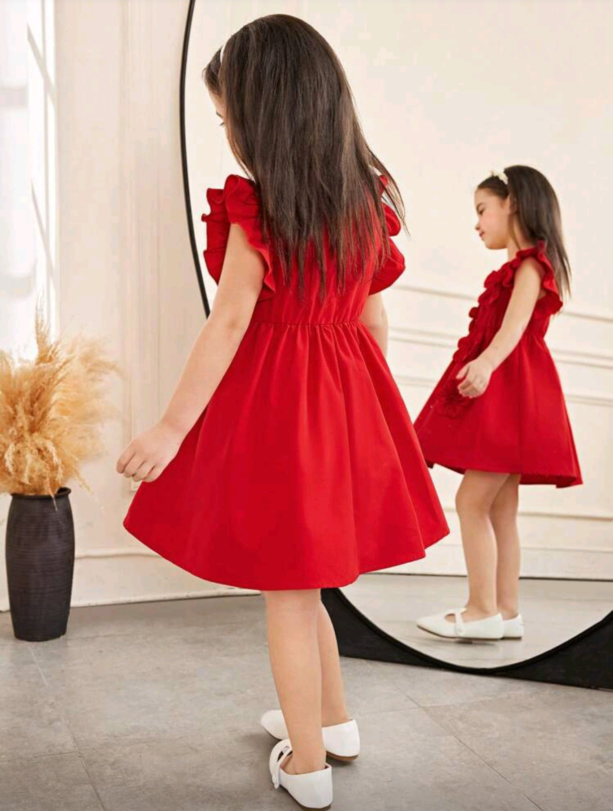 Vestido de mangas acampanado y flores 3 D