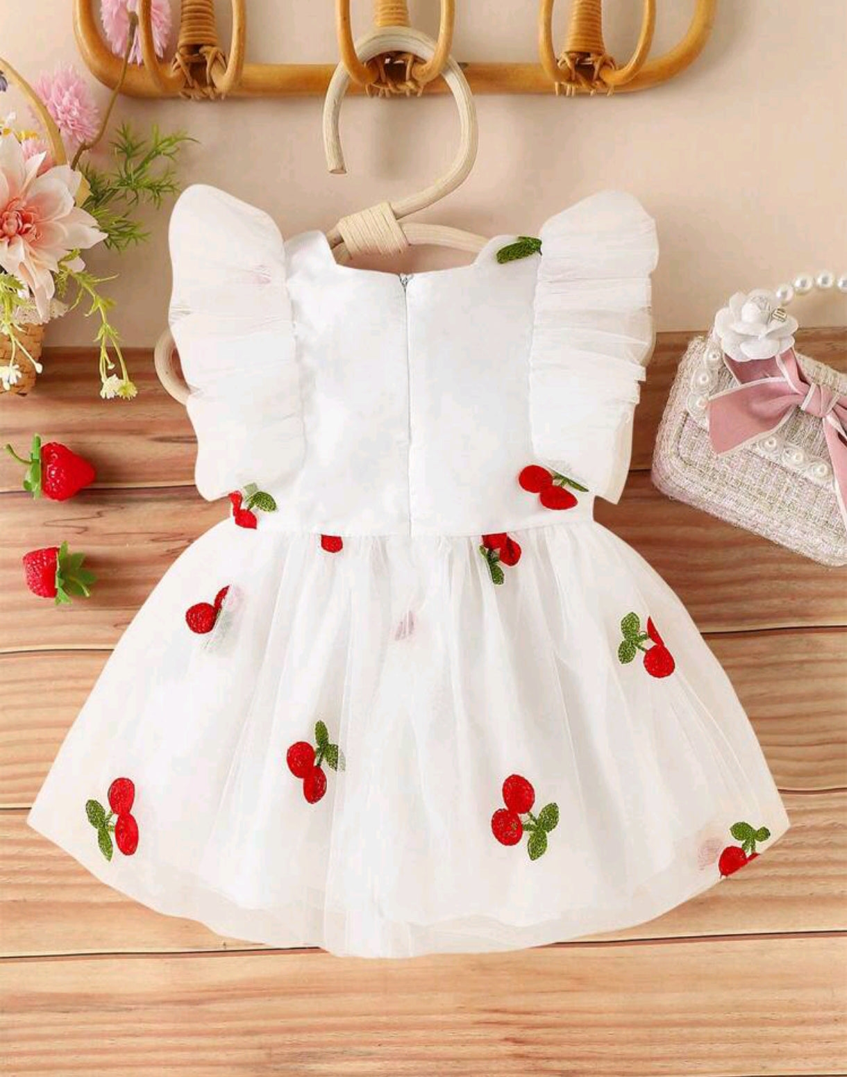 Vestido de tul con diseño de cerezas