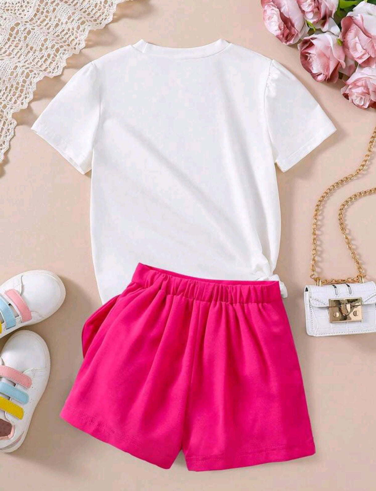 Remera con estampa de cereza+ short pollera