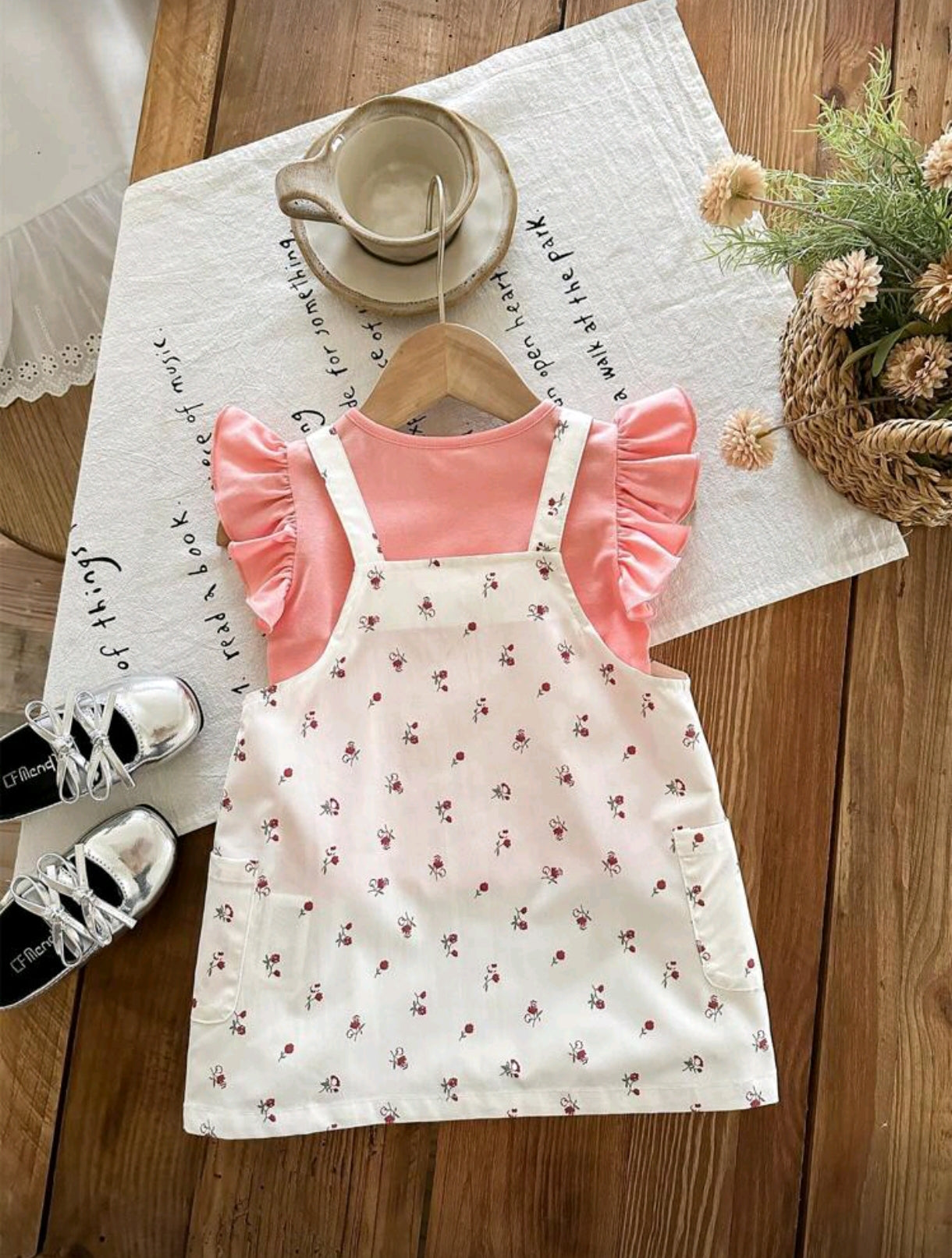 Blusita + vestido jardinera con diseño de flores