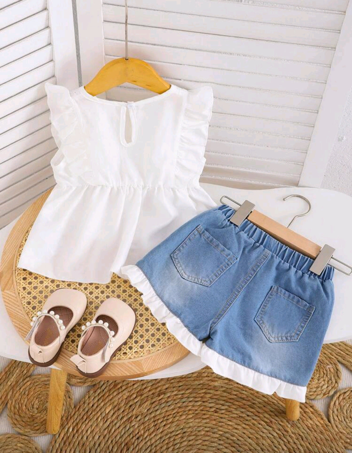 Blusa con encaje + short de jeans