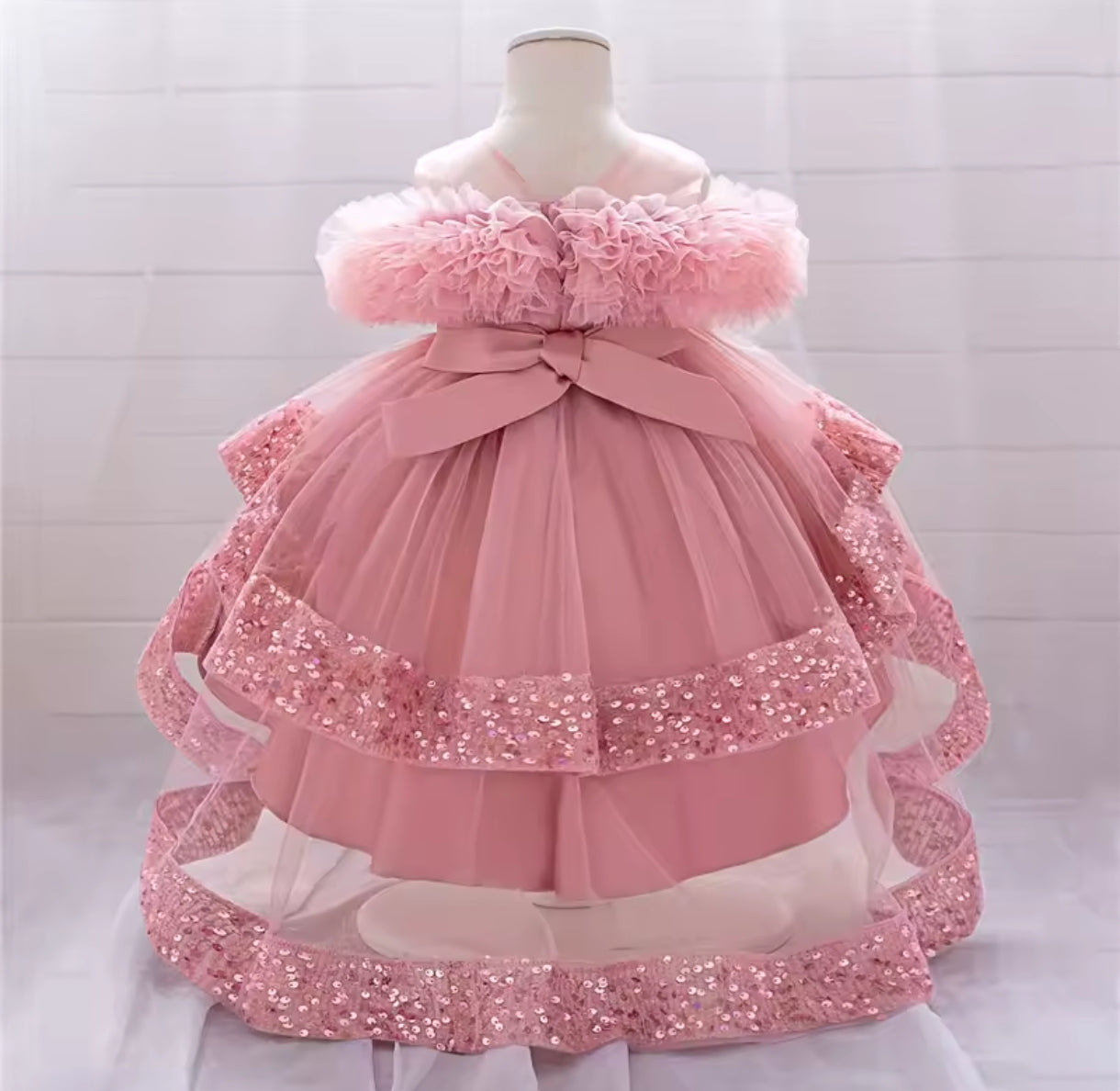 Vestido Elegante con tul y lentejuelas