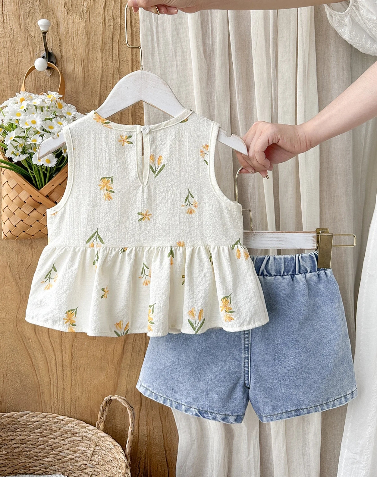 Blusa con mangas estampado+ short de Jeans con bordados