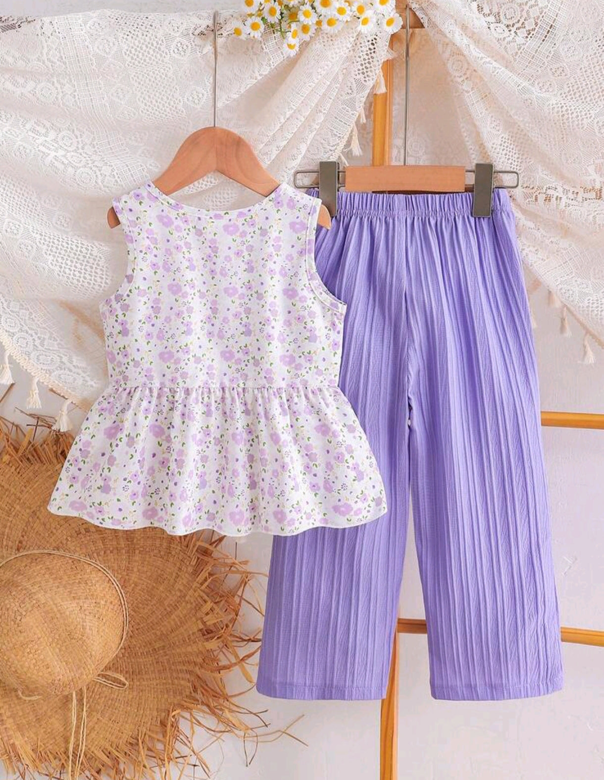 Blusa sin mangas con detalles en moños y estampa floral + pantalón