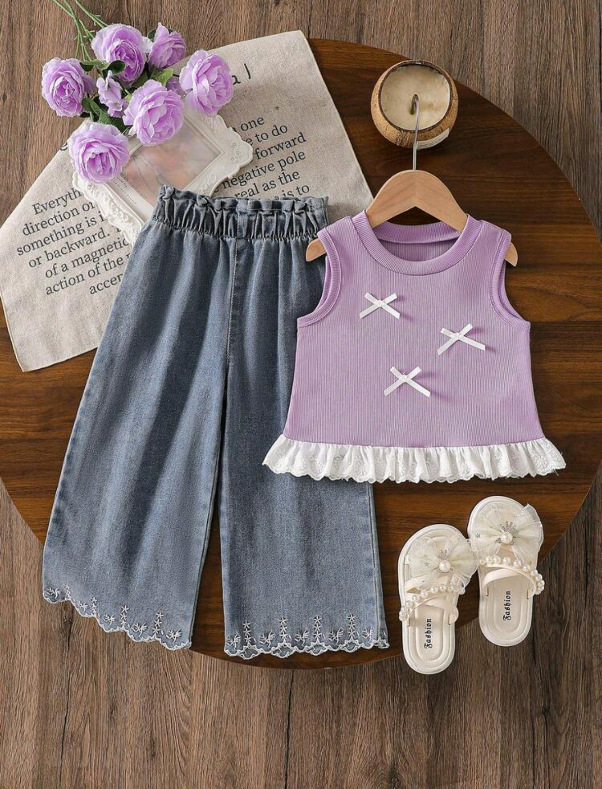 Blusa sin mangas con detalles en moños + pantalón de Jeans con bordados