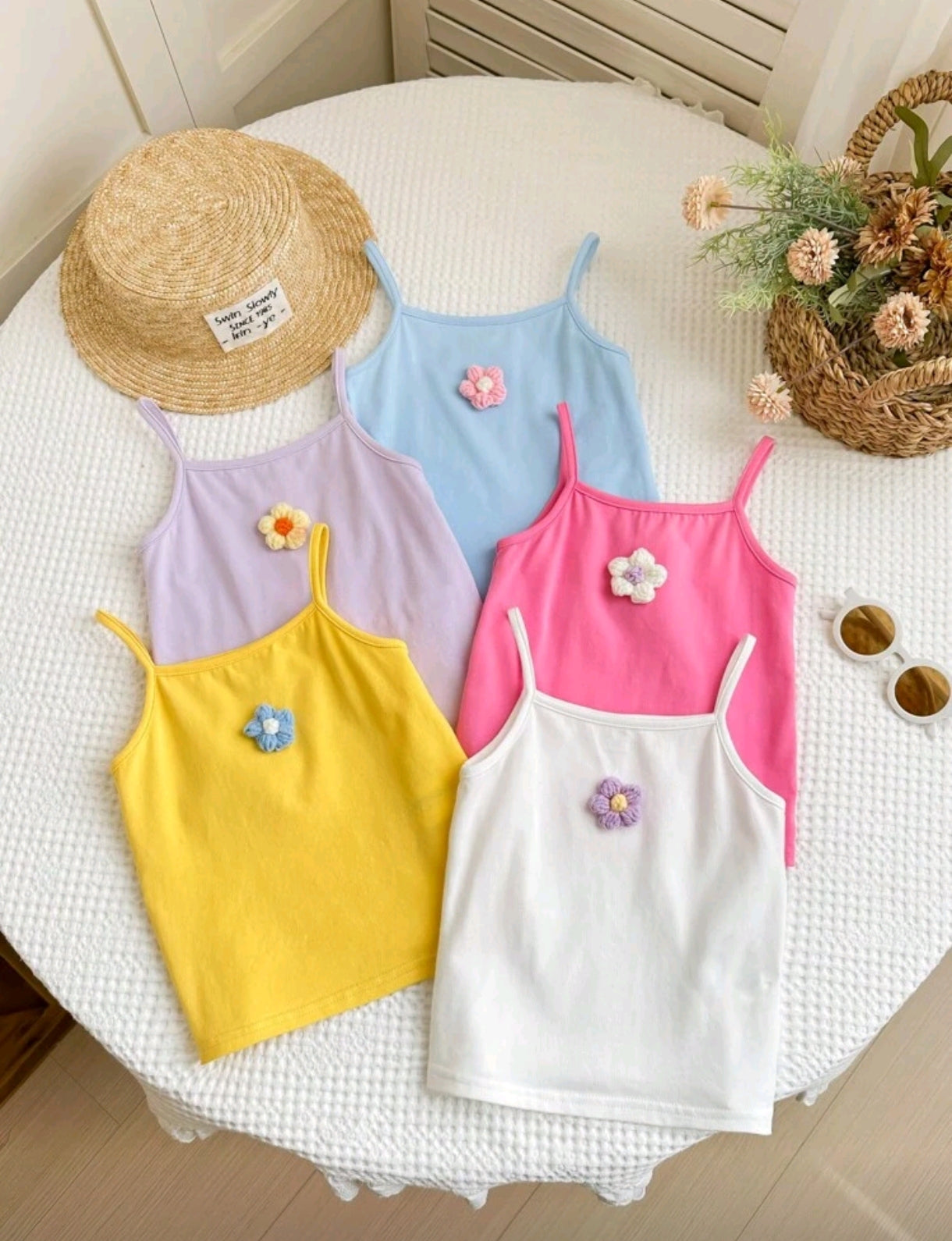 Blusita de tiritas con flor