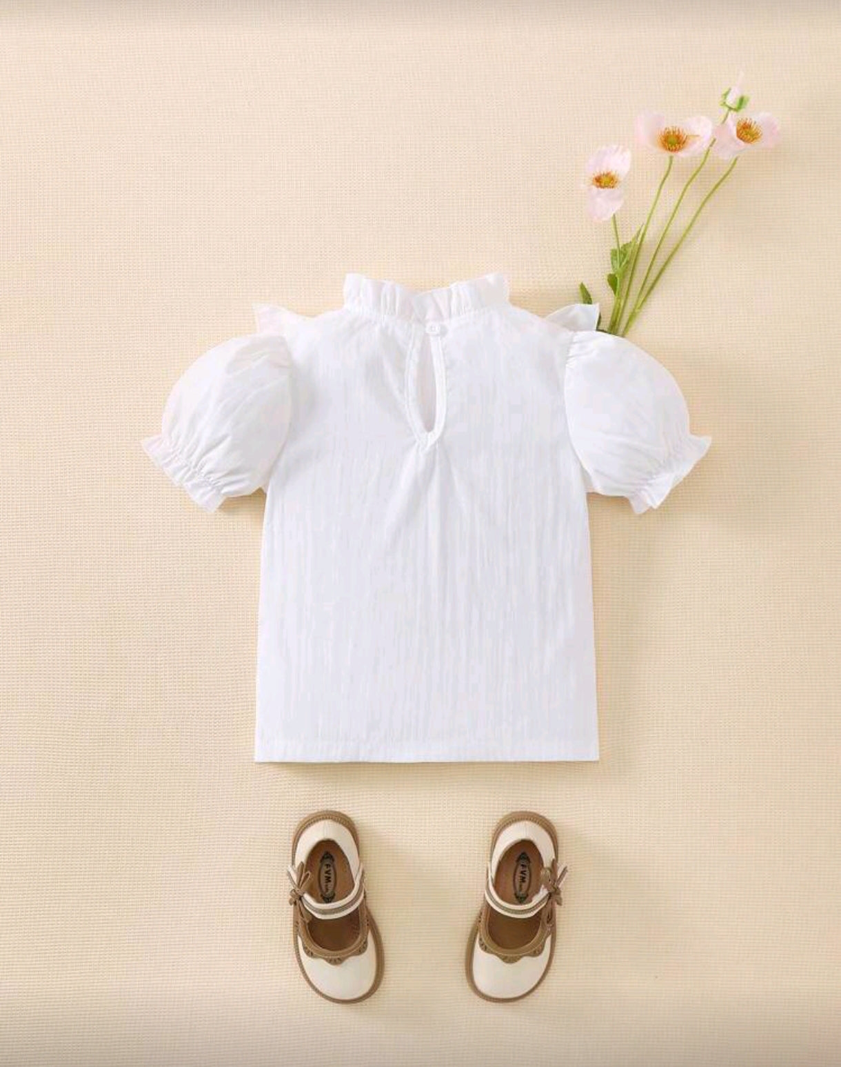 Blusa con cuello y detalles en moño