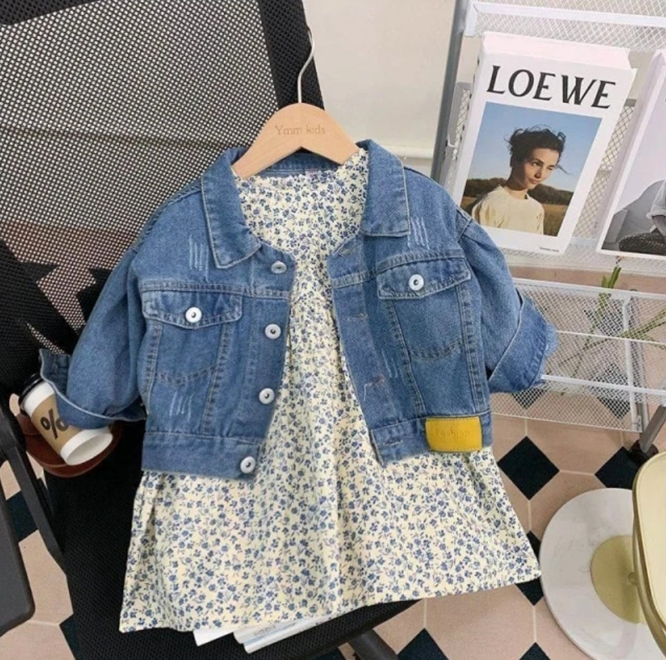 Chaqueta de Jeans + vestido floral mangas largas