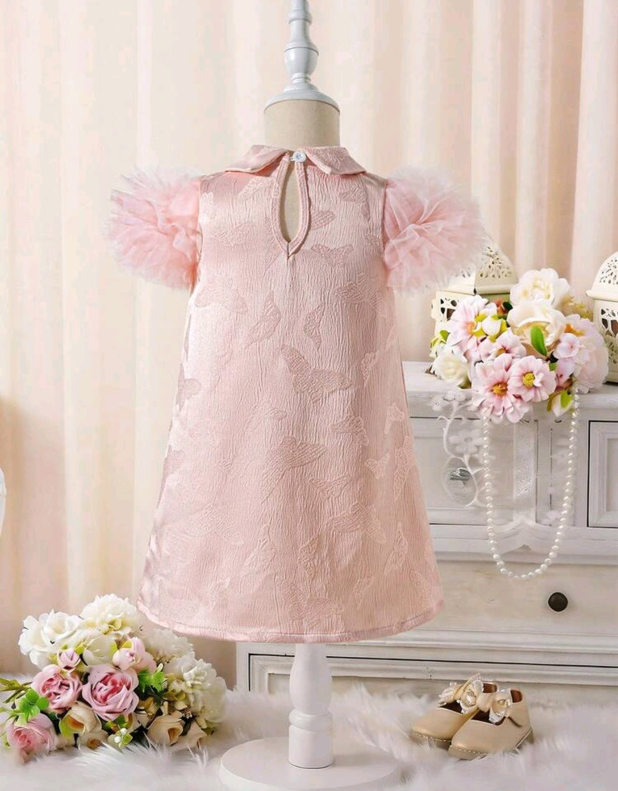 Veatido chic bebé con cuello y mangas de salopa