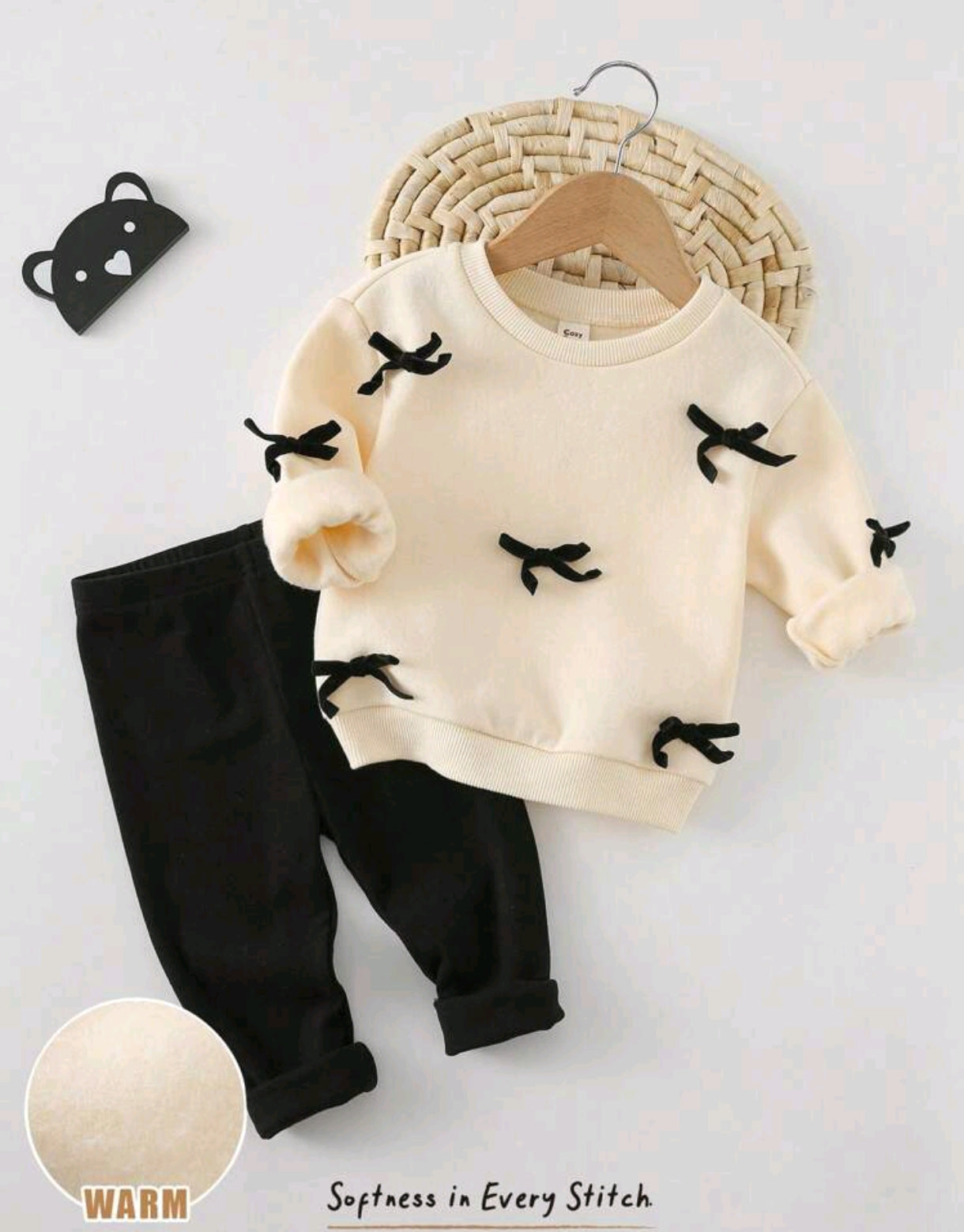 Abrigo suave con moñitos + pantalón Frizado