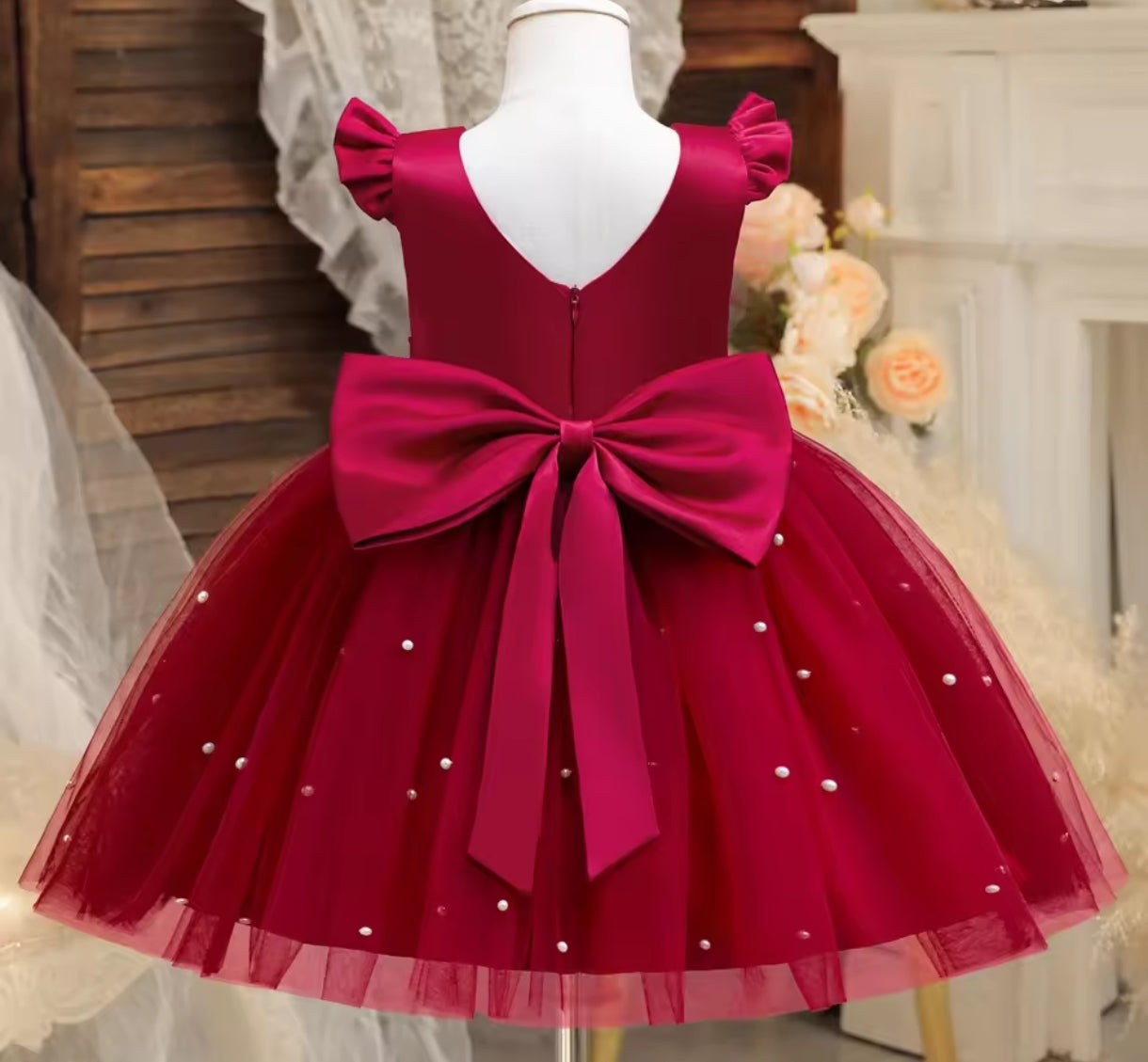 Vestido elegante con detalles en perlitas