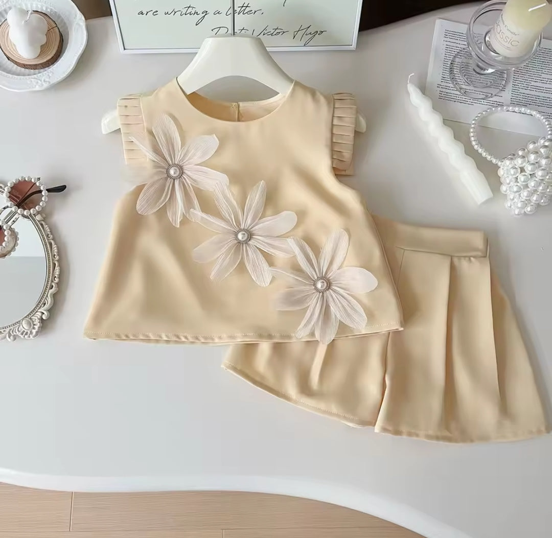 Blusa con flores 3D + short