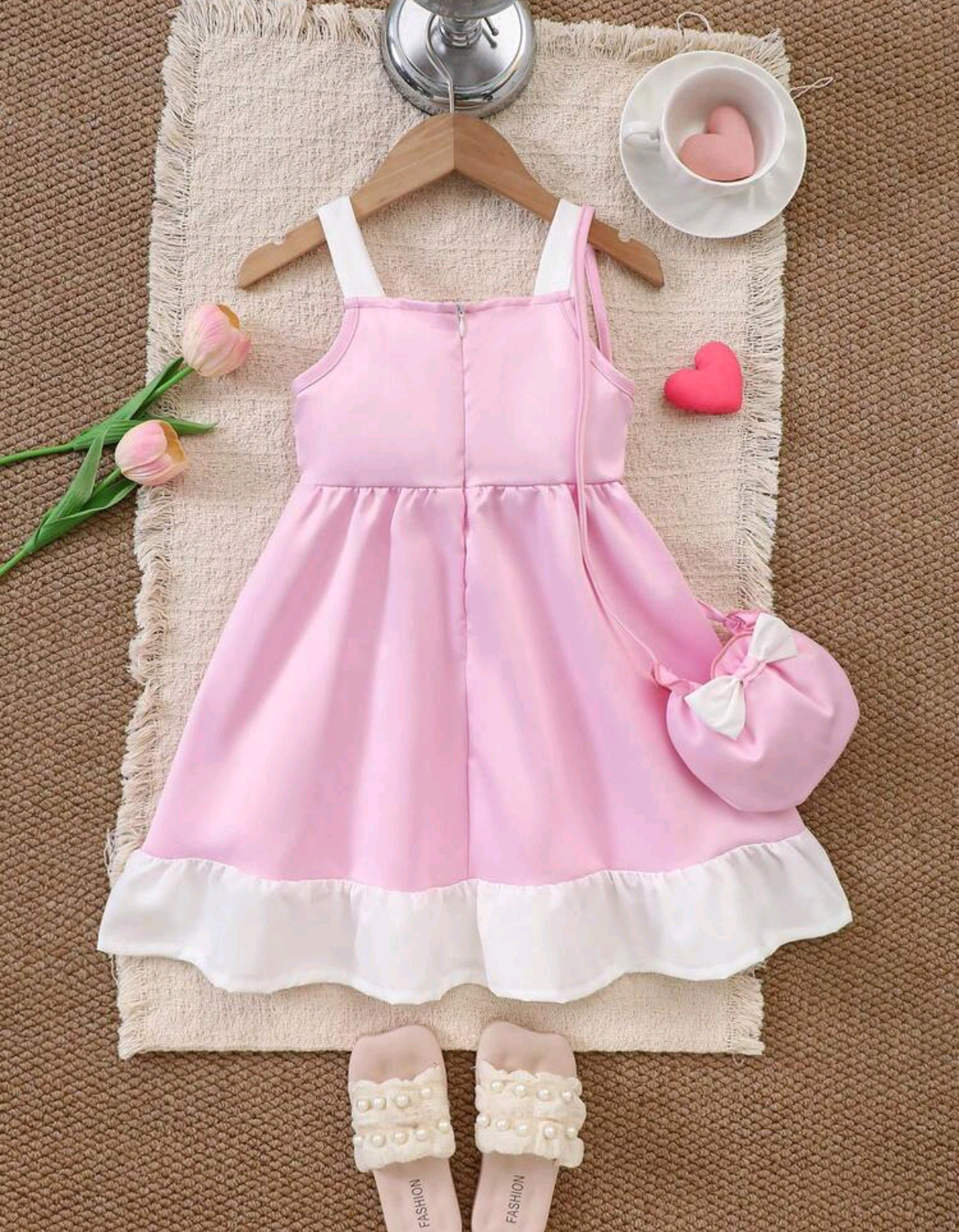 Vestido de tiras y moño frontal + bolsito