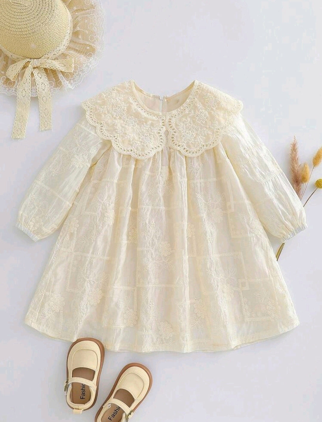 Vestido mangas largas de renda