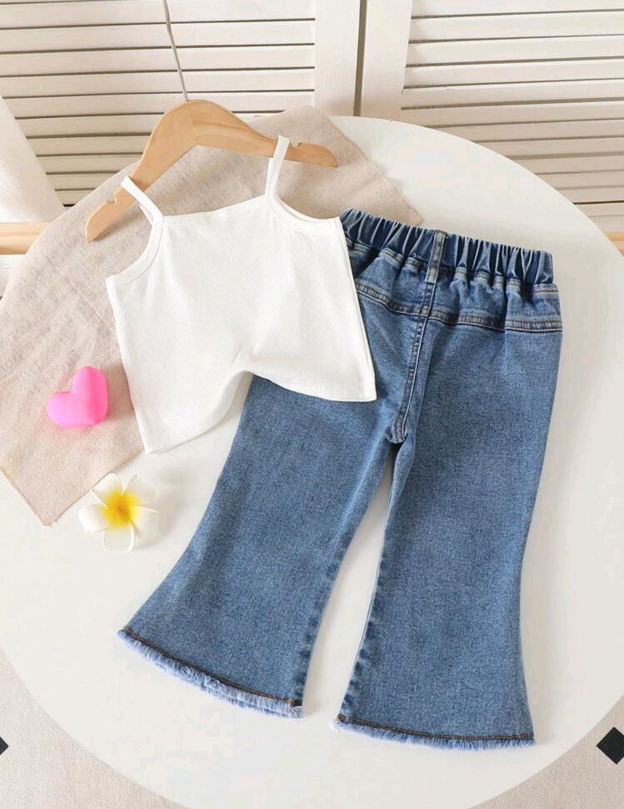 Blusa con tiritas + pantalón de jeans