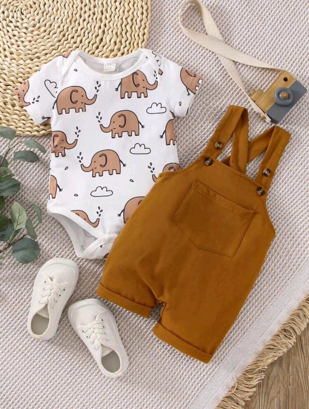 Body con estampado de elefante + mono overol