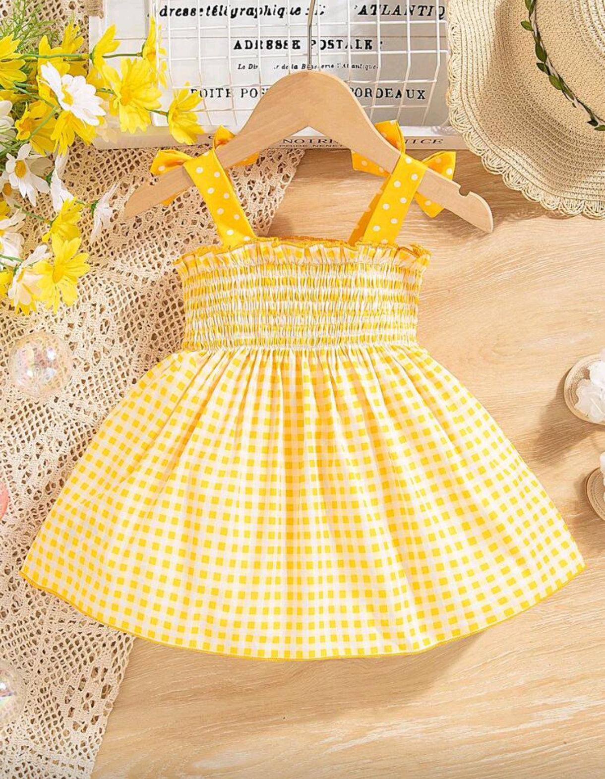 Vestido plisado a rayas con abejita