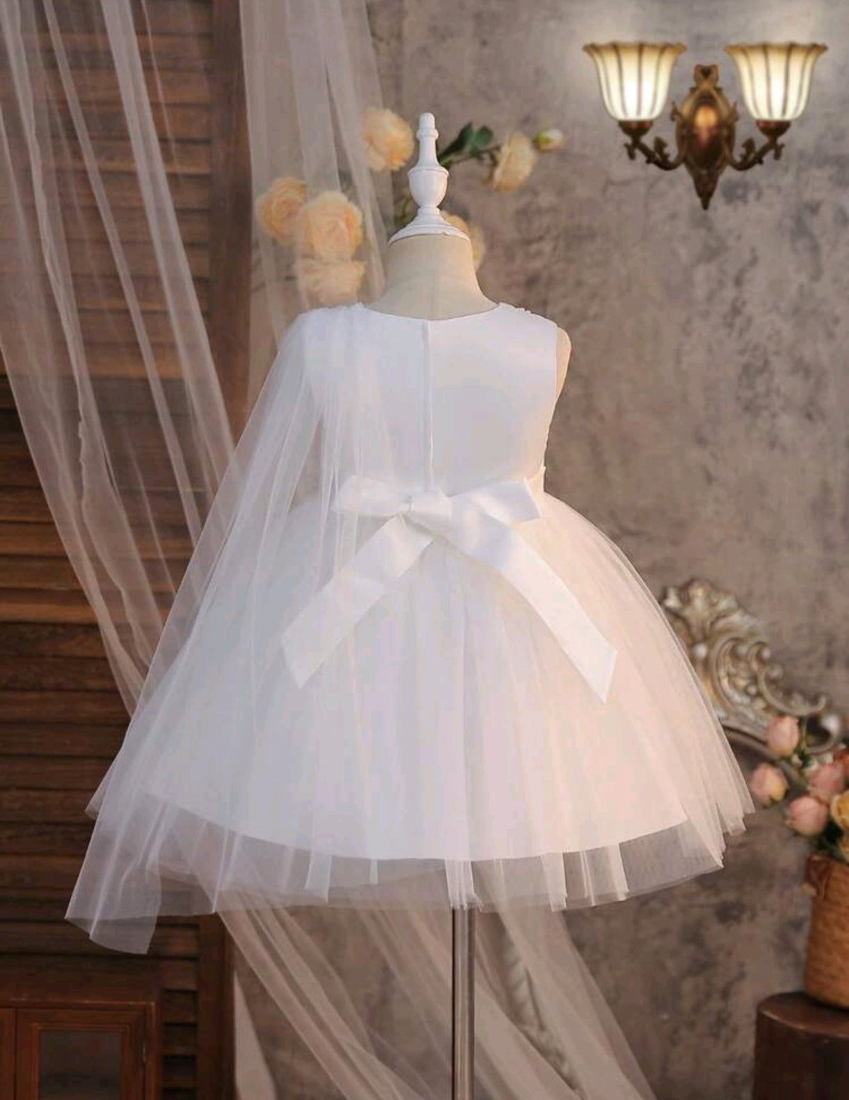 Vestido Blanco de tul con detalles de flores