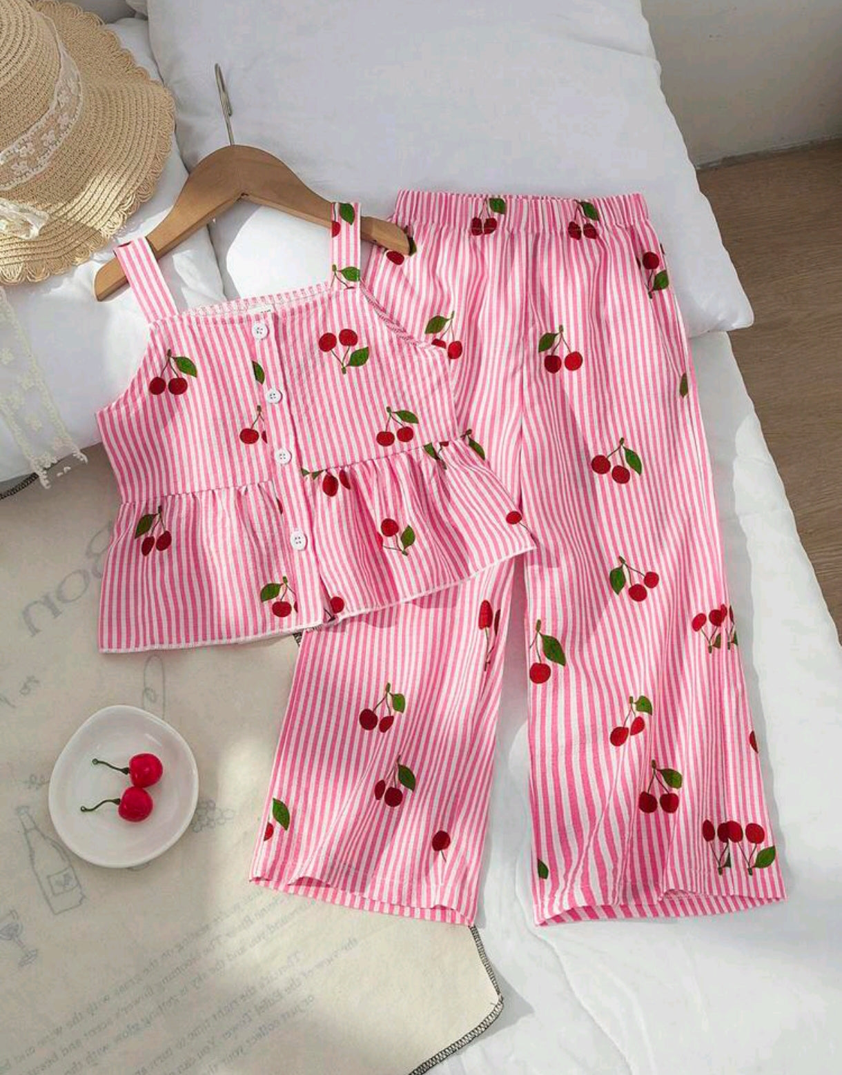 Blusa abotonado + pantalón estampado de cerezas