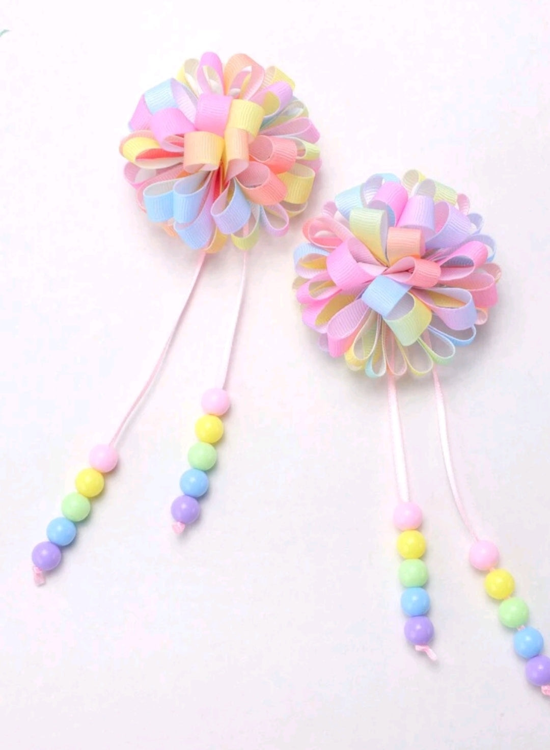 Acc. Hebilla de pompom colorido por unidad