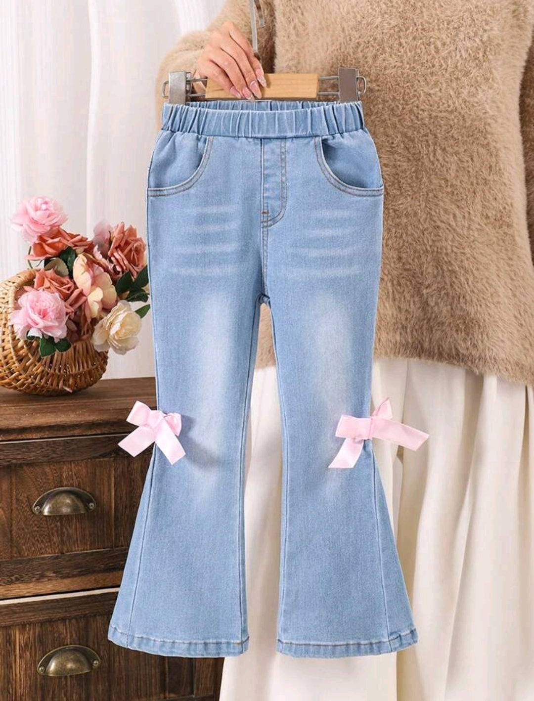 Pantalón de jeans con detalles moño