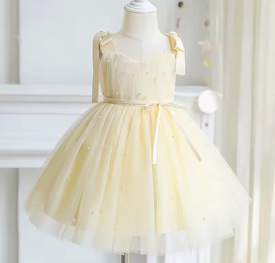 Vestido Elegante de tul y detalles de perlitas