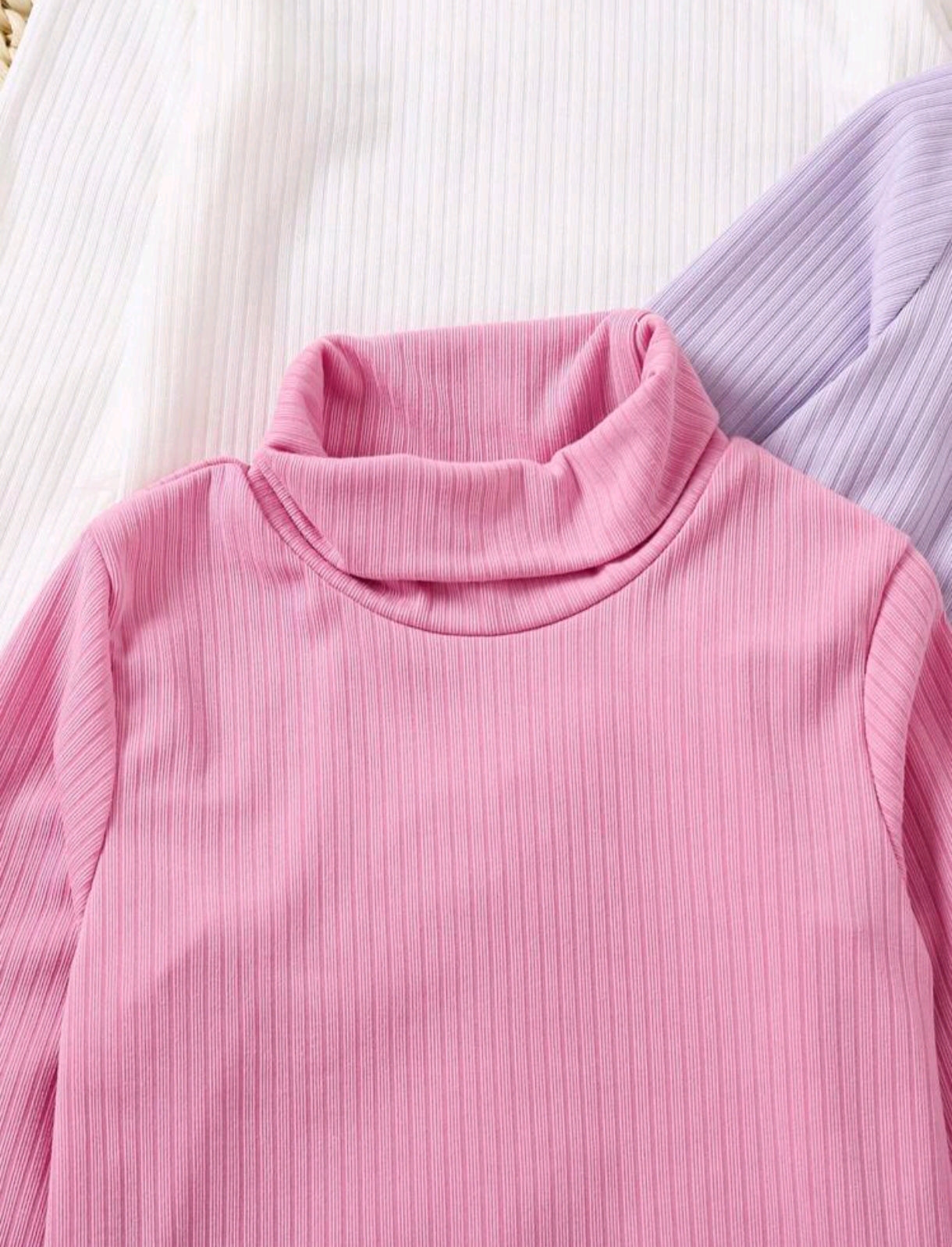 Mangas largas acanaladas, cuello alto