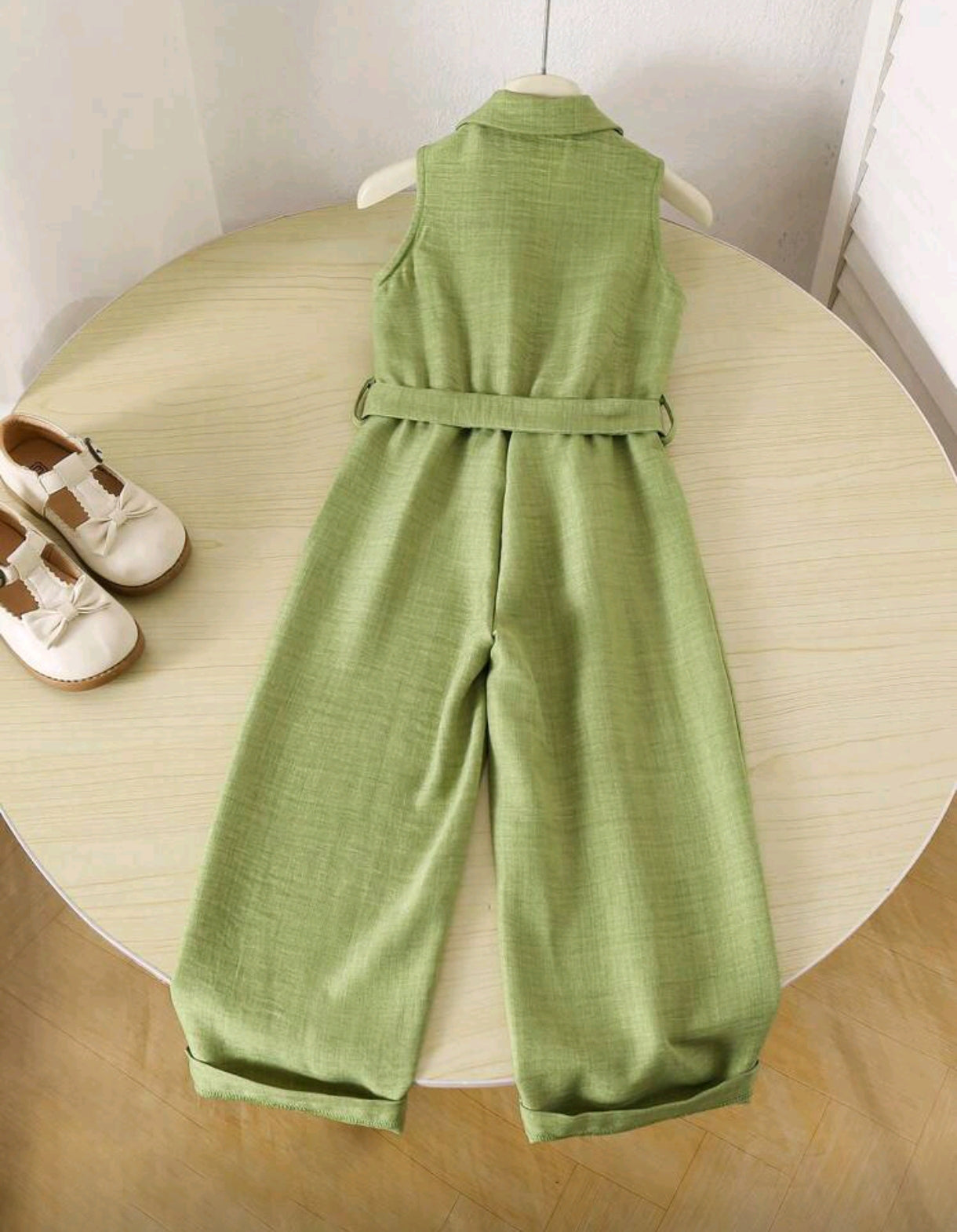 Monito con cinturón