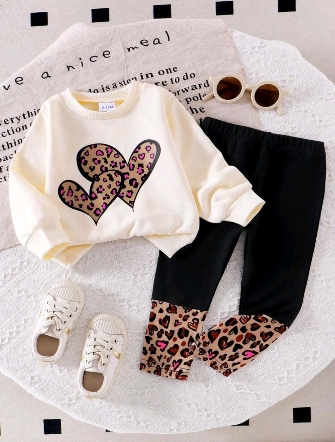 Mangas largas con diseño de corazón + pantalón