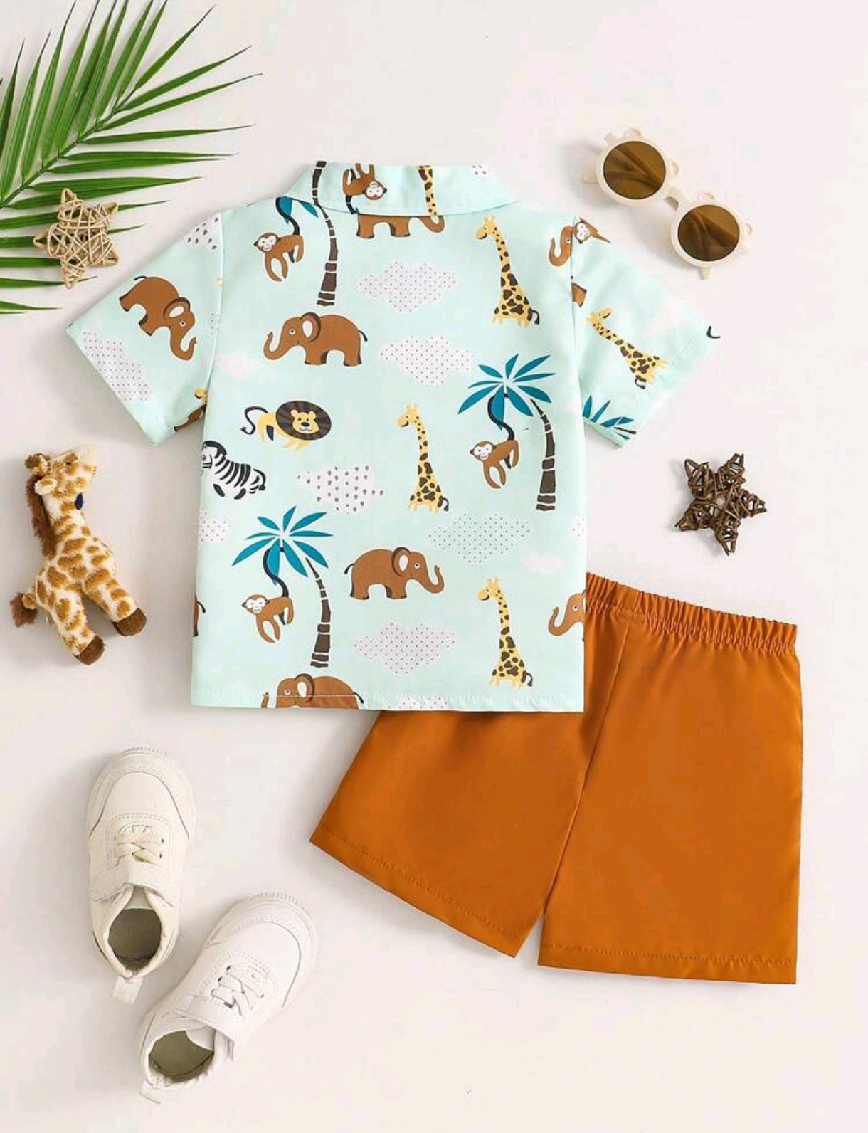 Remera con estampa de Safari + short