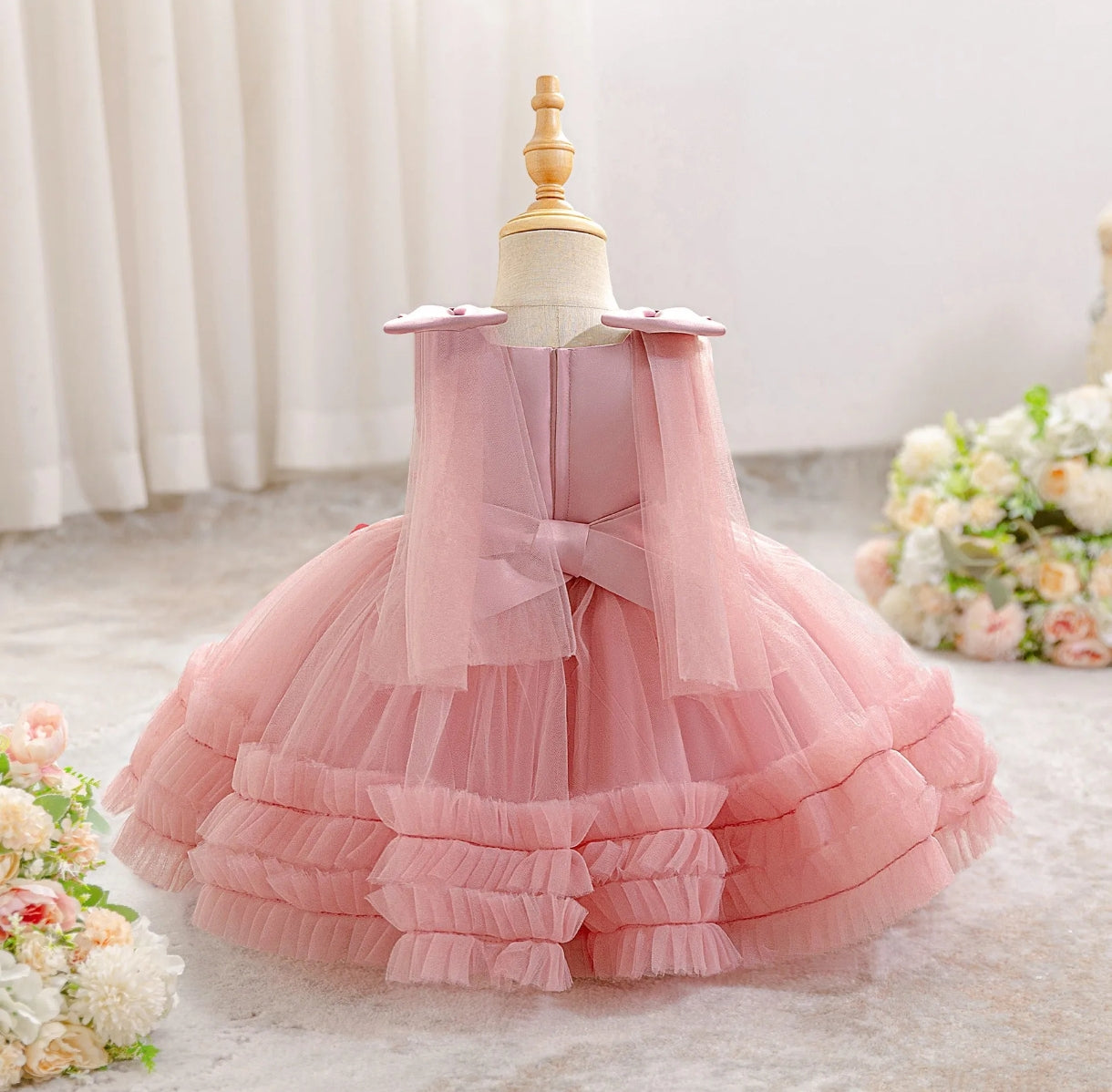 Vestido Elegante con detalles en mariposas