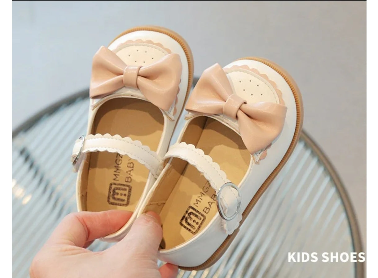 Acc. Zapato con moño liso