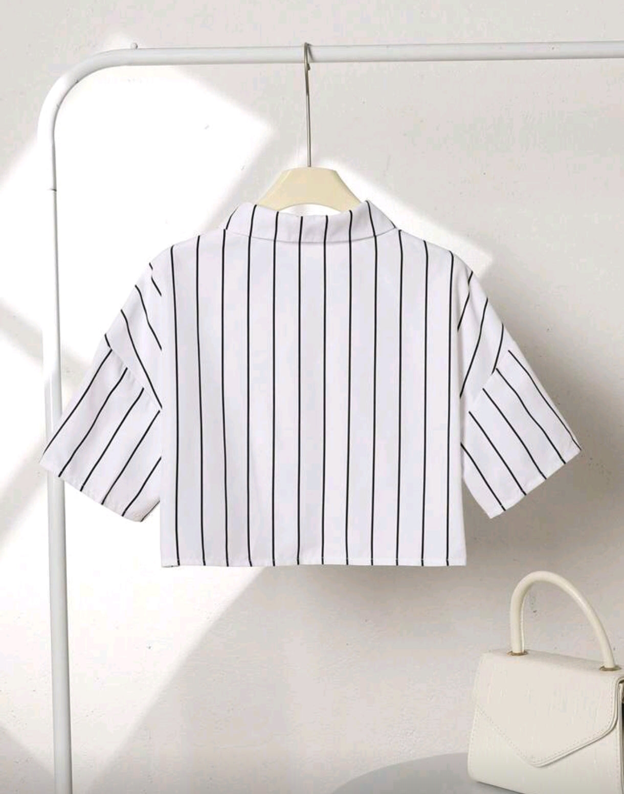 Camisa minimalista a rayas