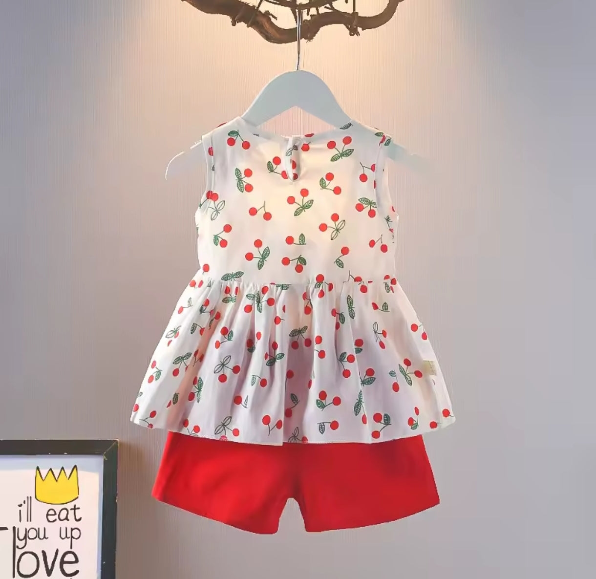 Blusa con diseño de cereza + short+ bolsito